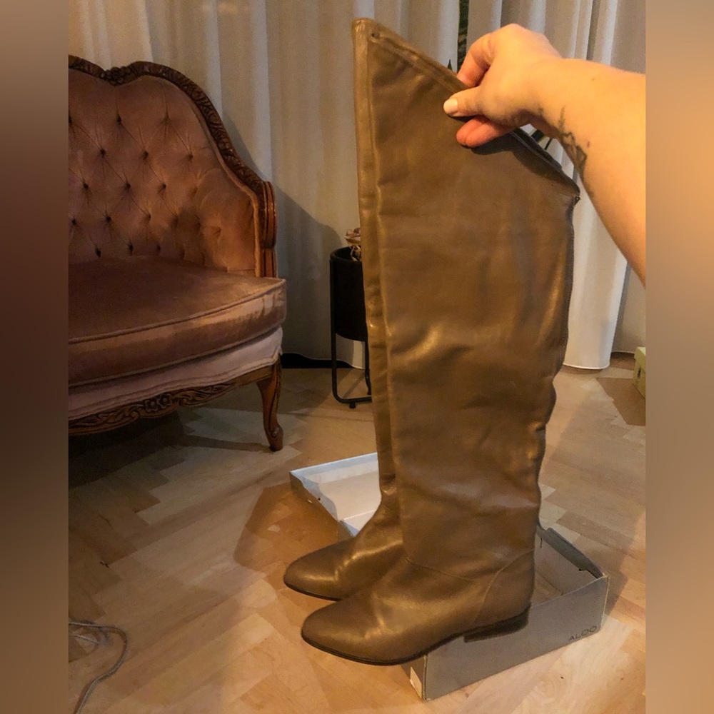 Over the knee, flat boots